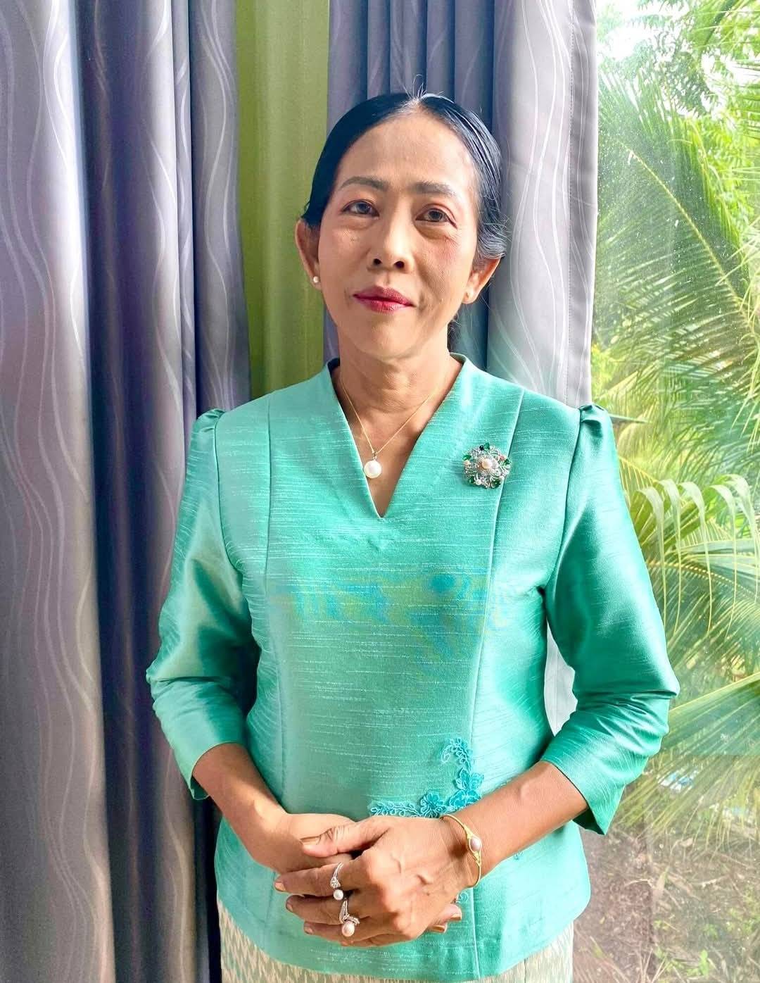 ดีเจ นีรนุช แย้มมีศรี
